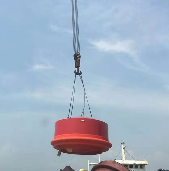 鋼制(質(zhì))浮筒防腐蝕防銹聚脲噴涂機(圖1) 鋼制(質(zhì))浮筒