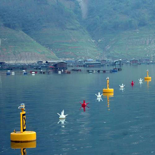 航道浮標(biāo)噴涂聚脲有什么作用能防腐蝕嗎 小型噴涂機(jī)怎么樣(圖1) 航道浮標(biāo)噴涂聚脲用能防腐蝕