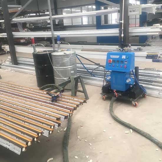 斷橋鋁專用發(fā)泡機Q2600D(圖1) 定時定量JNJX-Q2600D斷橋鋁專用發(fā)泡機