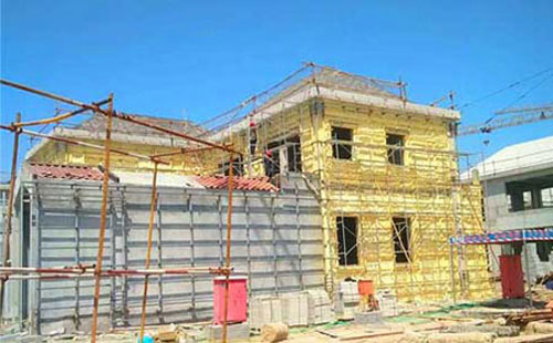 外墻保溫層怎么做 現場發(fā)泡聚氨酯噴涂機(圖2) 外墻保溫層現場發(fā)泡聚氨酯噴涂案例